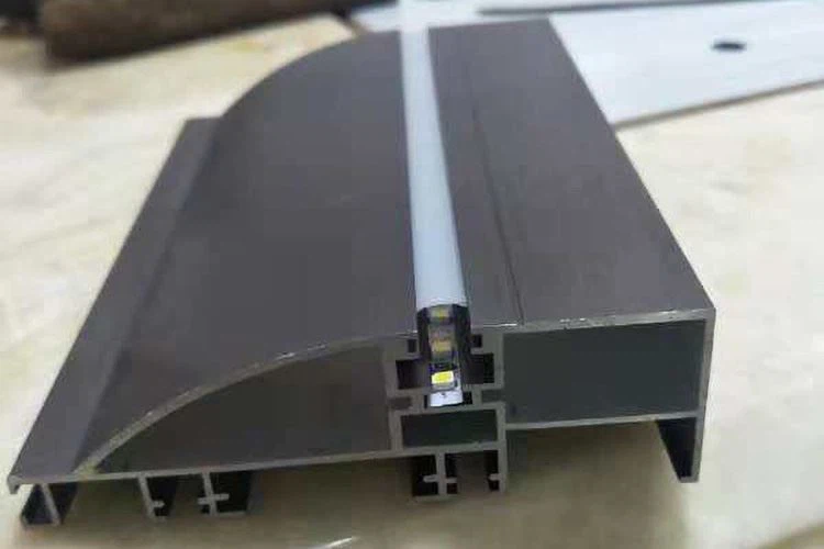 Metal skirting board